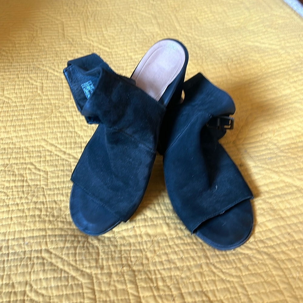 Vionic heeled sandal